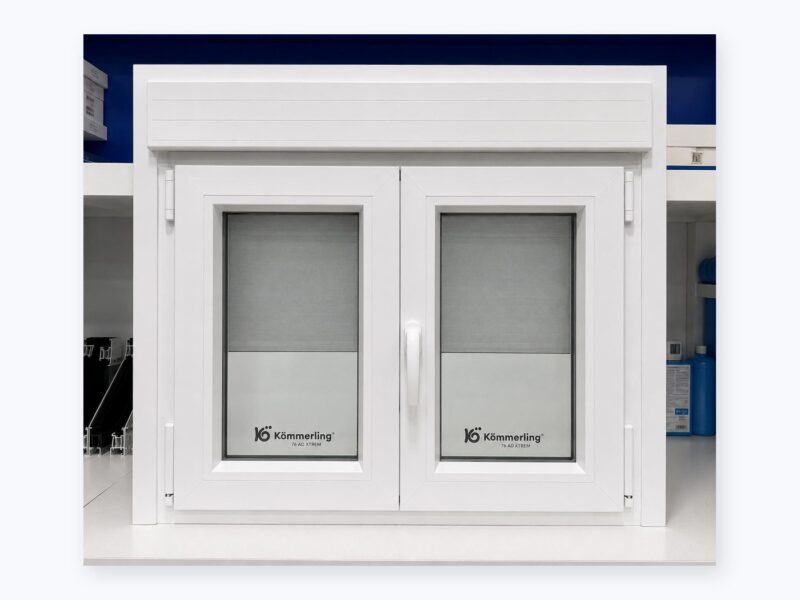 Ventana PVC 2 hojas oscilobatientes con cajon de persiana